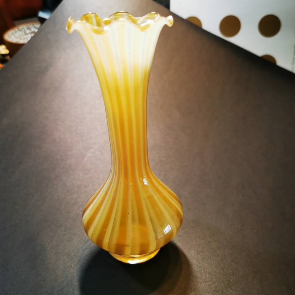 Art Glass Vase / Bud Vase ~ Striped Butterscotch Colour ~ Ruffled Rim - Picture 12 of 14